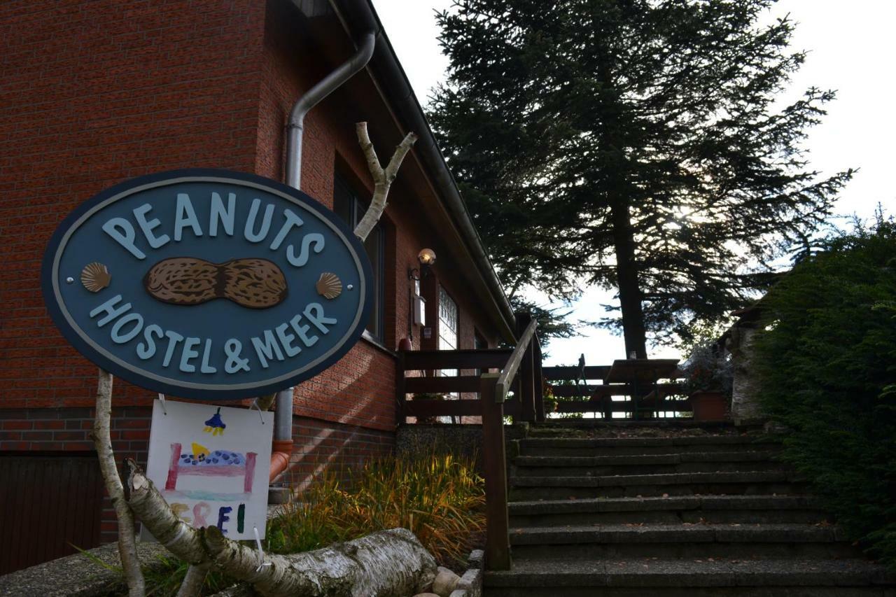 Peanuts Hostel & Meer Surendorf エクステリア 写真